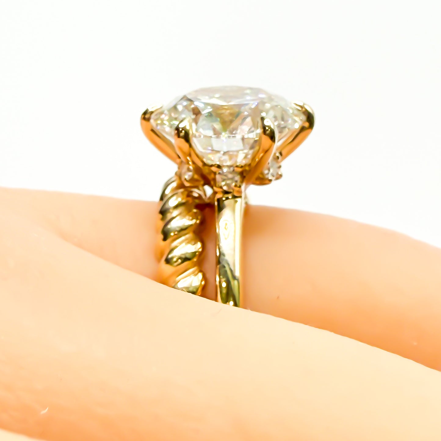 4.53ct Round Brilliant Solitaire with Hidden Halo