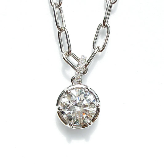 Round brilliant pendant