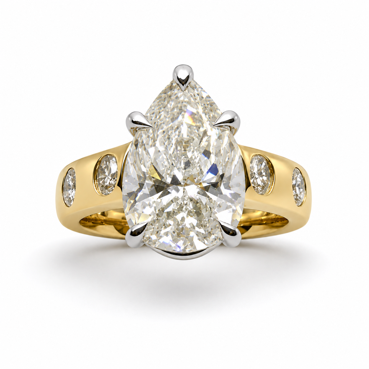 Two-tone Chunky Pear Solitaire