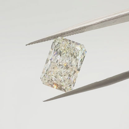 5.03ct F VVS2 IGI Certified Radiant Cut Lab Diamond